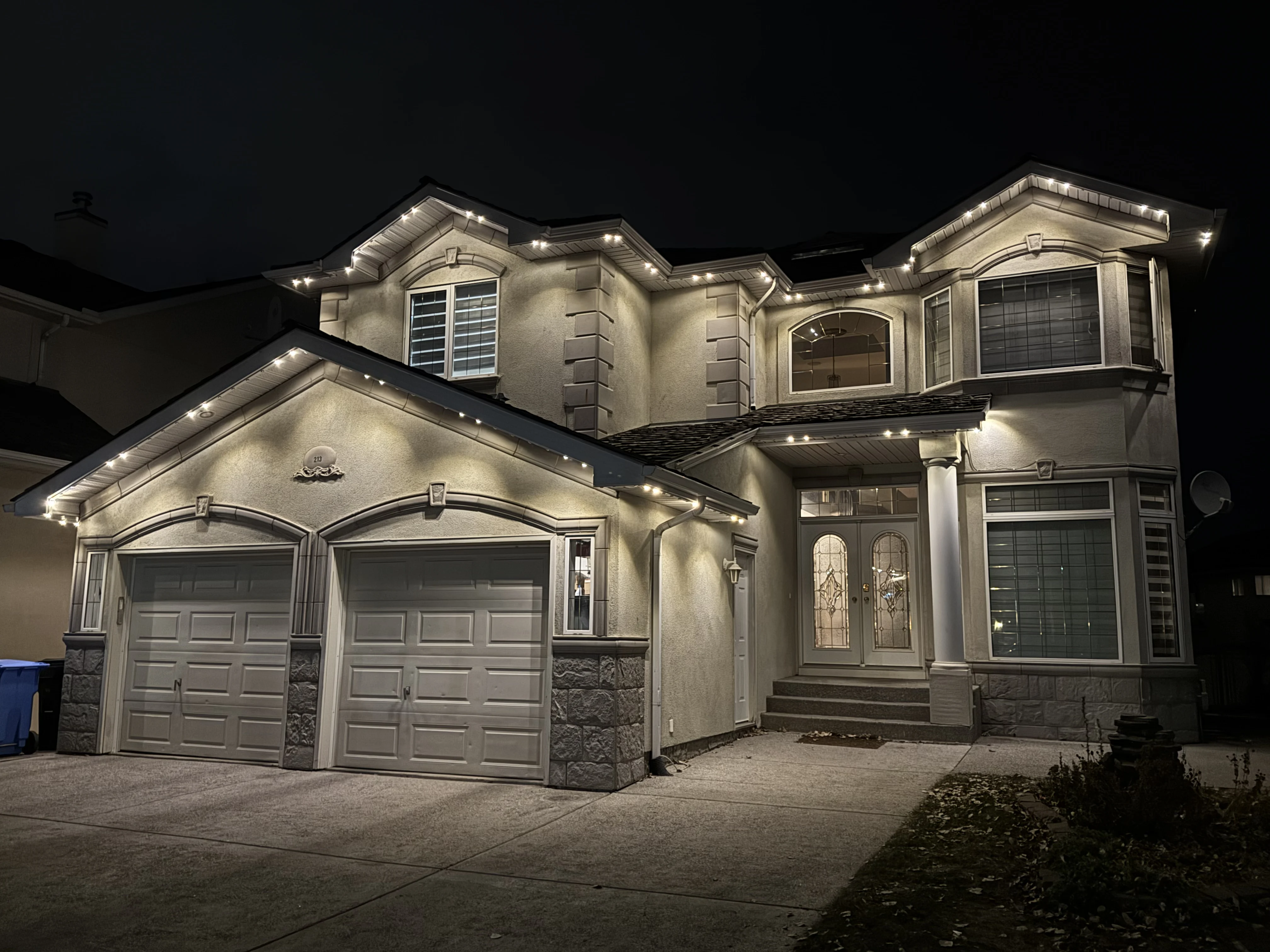 Permanent roofline lighting displayed on a Nanaimo home at night